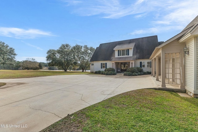 view of front of property with a front lawn