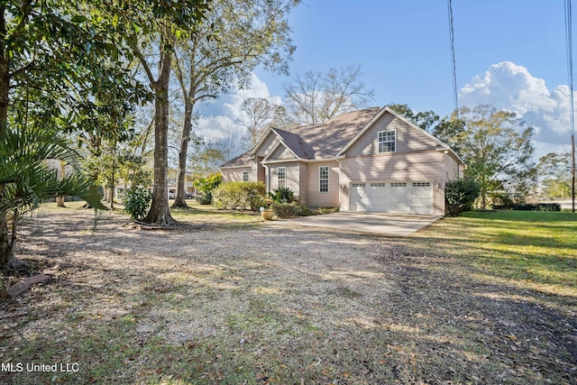 view of front property featuring a garage