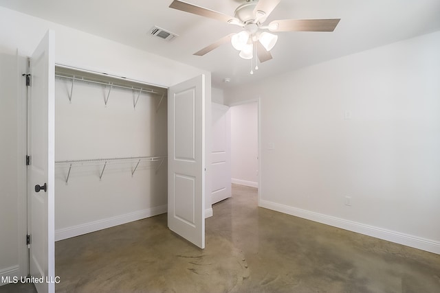 unfurnished bedroom with ceiling fan and a closet