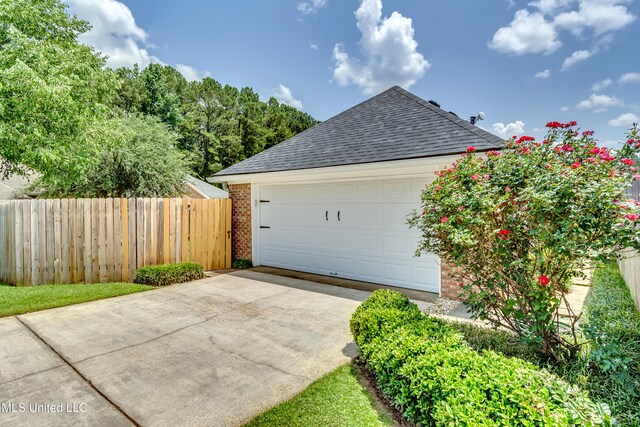 814 Lynwood Ln, Pearl, MS 39208 - view of detached garage