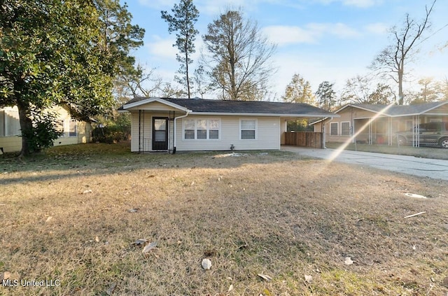 view of front facade featuring a front yard