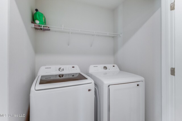 laundry area with laundry area and washer and clothes dryer