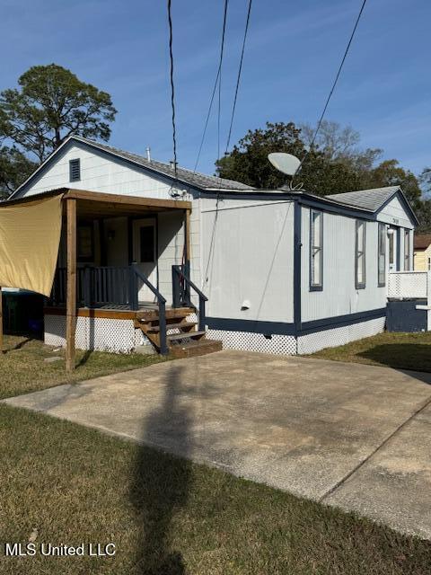 exterior space with a porch