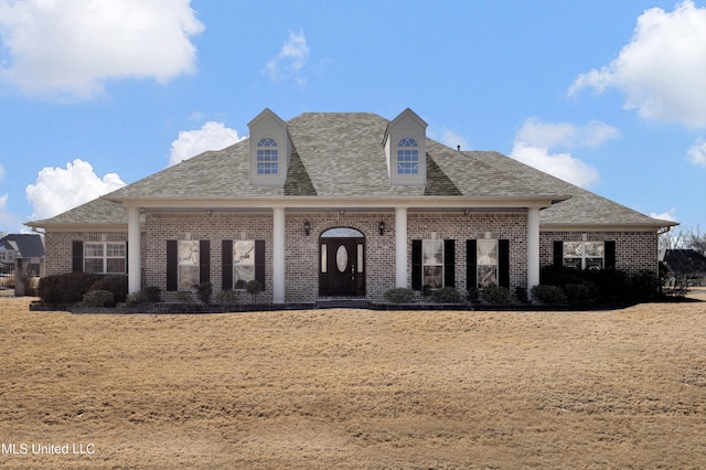 view of front of home featuring a front lawn