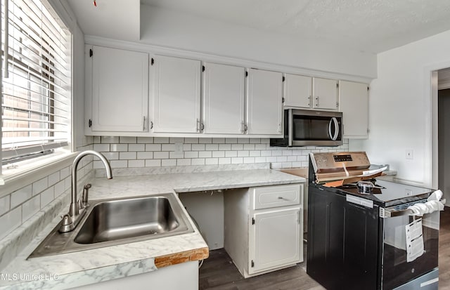 735 Wicklow Pl Unit A, Ridgeland, MS 39157 - kitchen with electric range oven, stainless steel microwave, a sink, and light countertops
