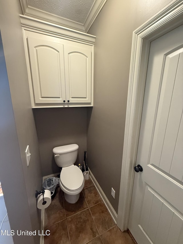104 Belle Oak Dr, Brandon, MS 39042 - bathroom featuring tile patterned floors, toilet, crown molding, and baseboards