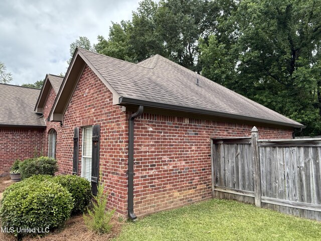 104 Belle Oak Dr, Brandon, MS 39042 - view of side of home with brick siding and a shingled roof