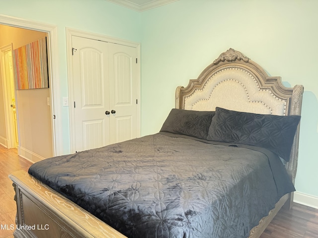 128 Charlton Dr, Madison, MS 39110 - bedroom with wood finished floors, baseboards, ornamental molding, and a closet