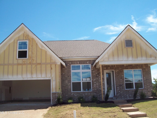 view of front of home featuring a garage and a front lawn