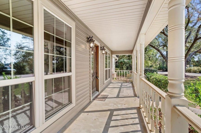 balcony featuring covered porch