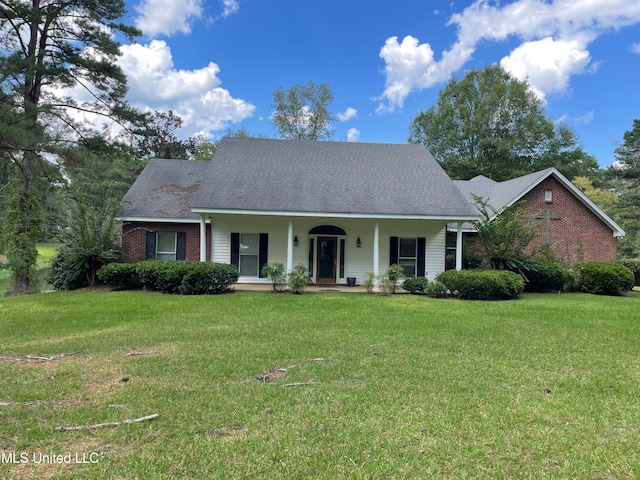 view of front facade featuring covered porch and a front yard