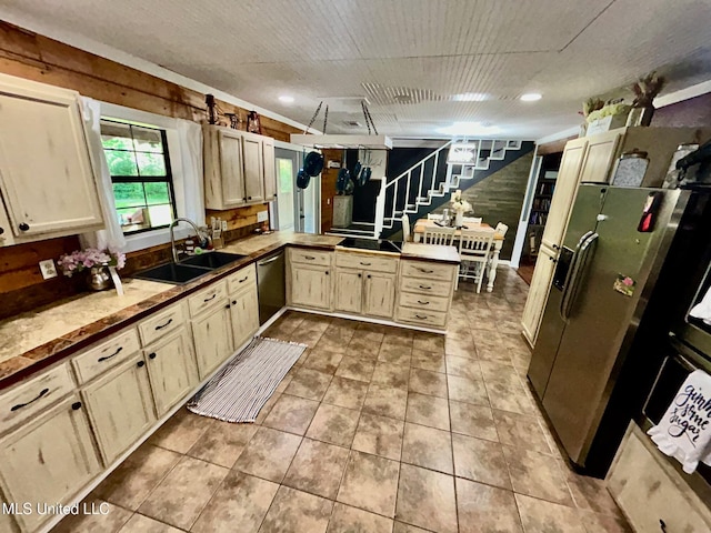 31019 N 19th Hwy, West, MS 39192 - kitchen with a sink, a peninsula, stainless steel appliances, cream cabinets, and light tile patterned floors