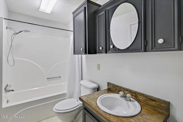 722 SE 1st St, Magee, MS 39111 - bathroom featuring toilet, shower / bath combination with curtain, and vanity