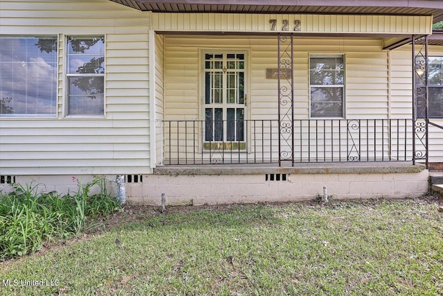 722 SE 1st St, Magee, MS 39111 - view of side of home with a porch and crawl space