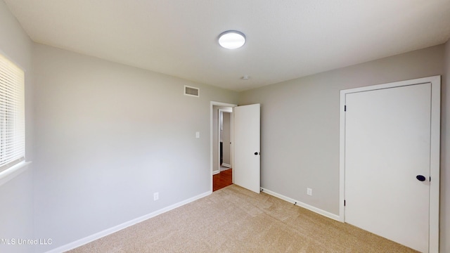 1384 Whitworth Cv, Southaven, MS 38671 - unfurnished bedroom featuring light colored carpet, multiple windows, and baseboards