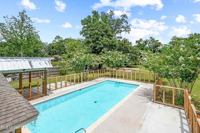 view of swimming pool