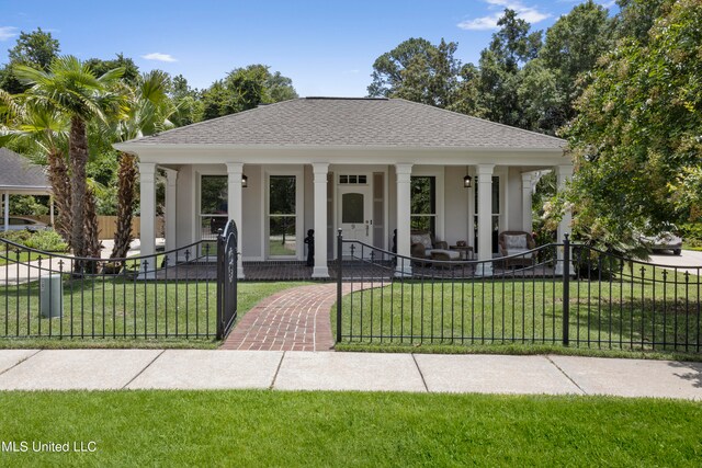 view of front of home featuring covered porch and a front lawn