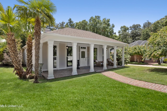 view of front of home featuring a front yard and covered porch