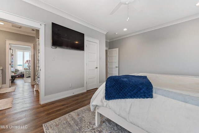 bedroom with crown molding, dark hardwood / wood-style floors, and ceiling fan