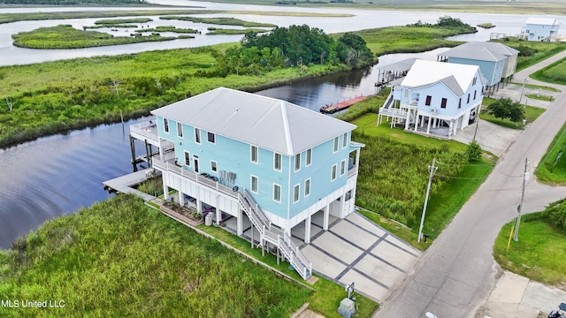 bird's eye view featuring a water view