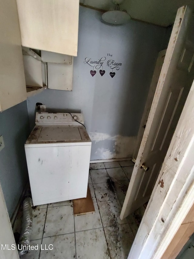 laundry area with washer / dryer and light tile patterned floors