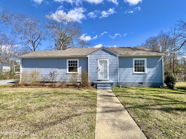 view of front of home featuring a front lawn and crawl space