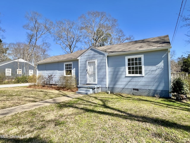 view of front facade featuring a front lawn and crawl space