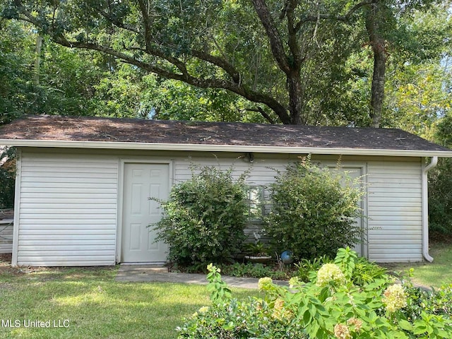 view of outbuilding featuring a yard