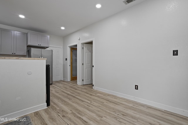 8839 Moanalua Way, Diamondhead, MS 39525 - kitchen featuring light wood-style floors, gray cabinets, and recessed lighting
