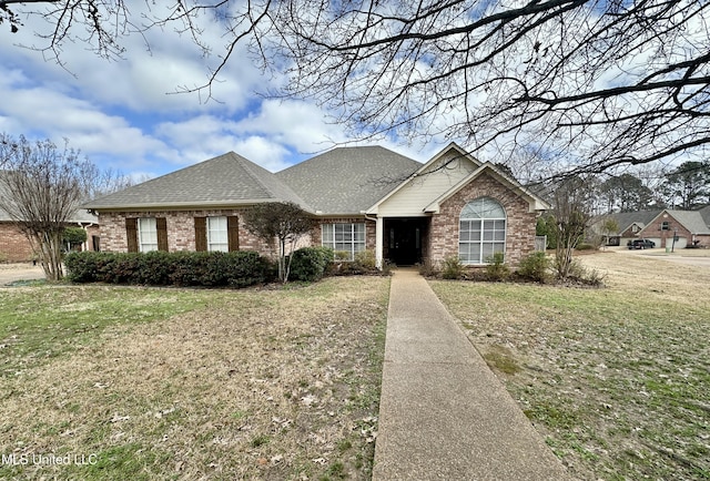 view of front of property with a front lawn