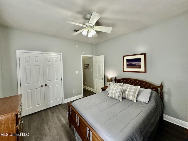 bedroom featuring a closet, dark hardwood / wood-style floors, and ceiling fan