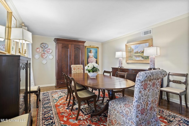 dining space featuring ornamental molding, visible vents, and baseboards