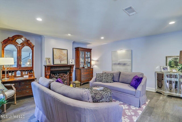 living room with crown molding and hardwood / wood-style floors