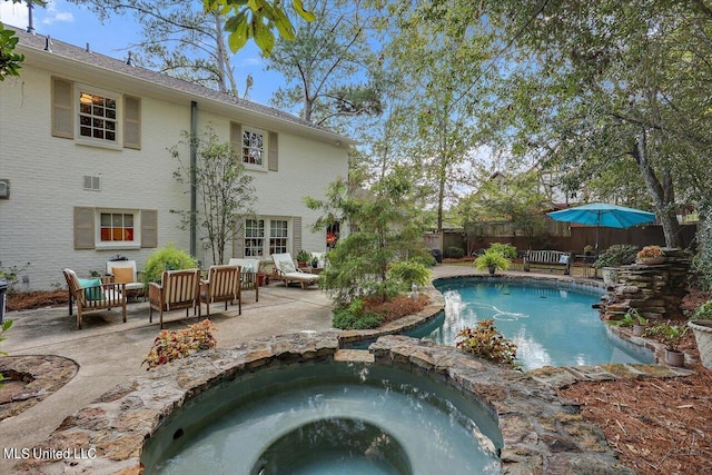 view of swimming pool with an in ground hot tub and a patio area