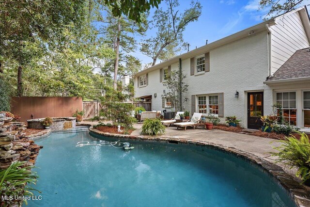 view of swimming pool featuring a patio and outdoor lounge area