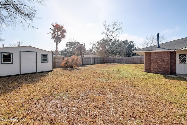 view of yard featuring a storage unit