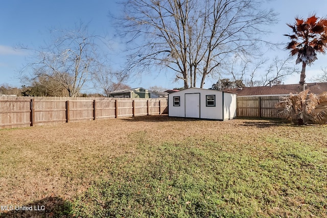 view of yard with a shed