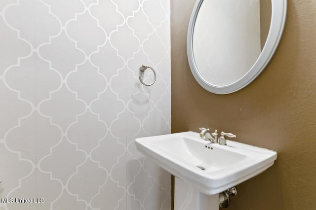 1585 Knoll Ct, Biloxi, MS 39532 - bathroom featuring a sink