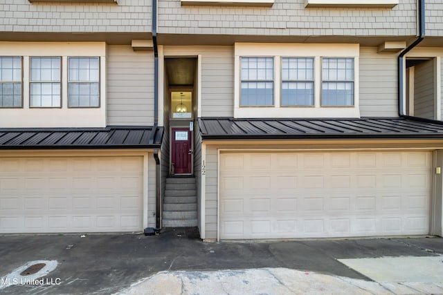 122 Breakers Ln, Ridgeland, MS 39157 - view of front facade featuring metal roof, a garage, and driveway
