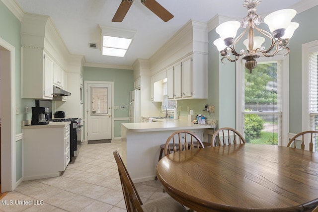 20 Peachtree Ln, Madison, MS 39110 - kitchen with gas range, a ceiling fan, under cabinet range hood, a peninsula, and light countertops