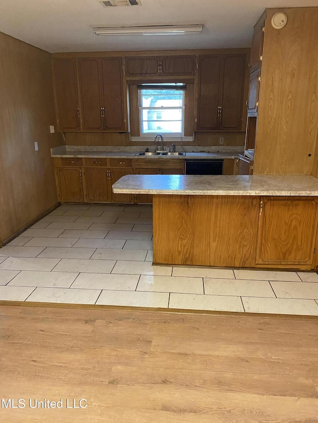 102 Brooklyn Dr, Natchez, MS 39120 - kitchen with a peninsula and light wood-style flooring