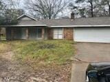 view of front facade with a garage and a front lawn