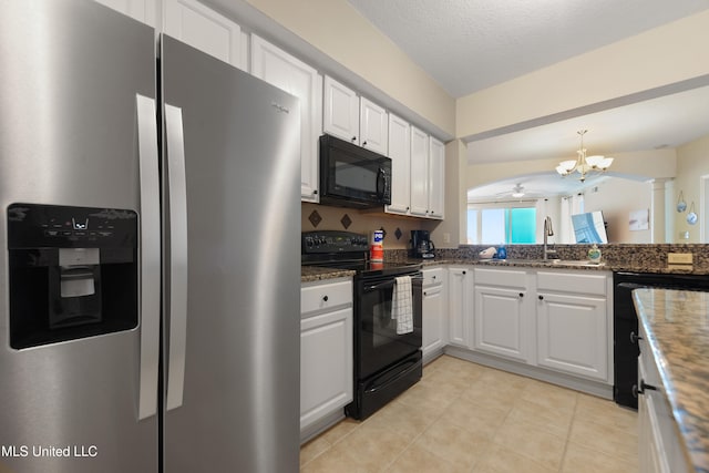 kitchen with a textured ceiling, ceiling fan with notable chandelier, sink, black appliances, and white cabinetry