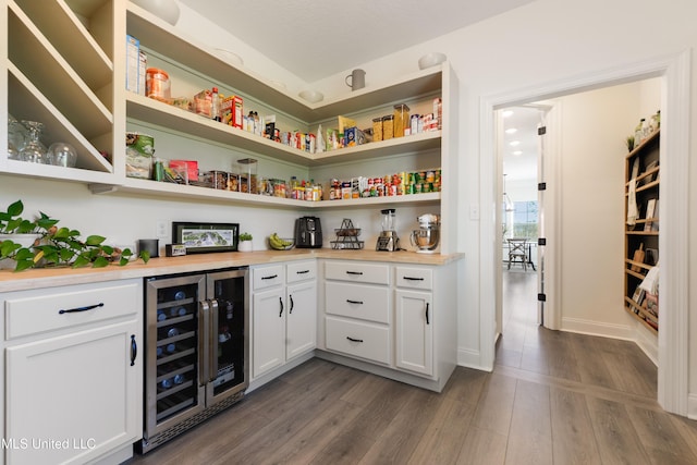 2918 Juliette Dr, Ocean Springs, MS 39564 - pantry with wine cooler