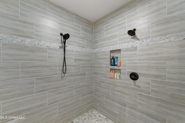2918 Juliette Dr, Ocean Springs, MS 39564 - full bath featuring tiled shower