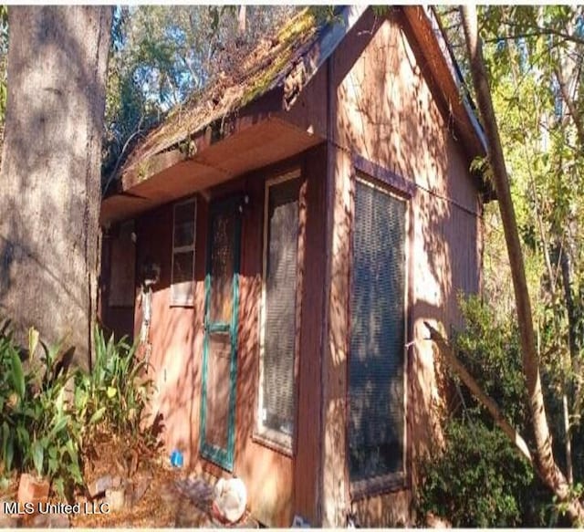 view of outbuilding