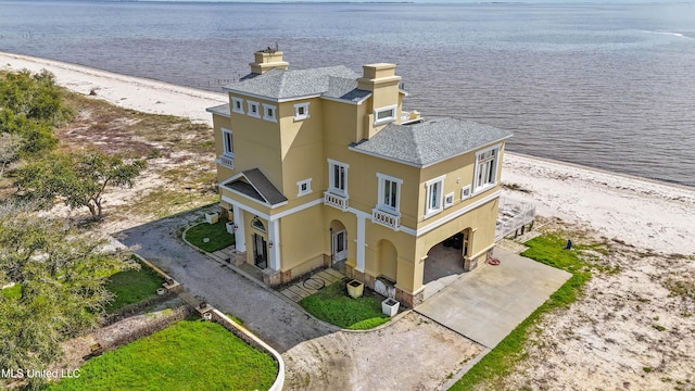 bird's eye view featuring a water view