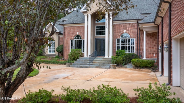 view of front of property featuring a garage