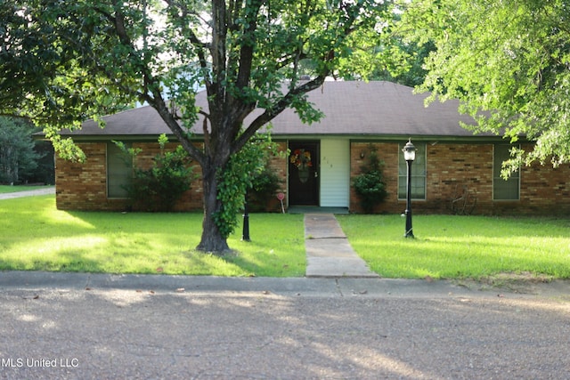 219 Lake Cove Dr, Jackson, MS 39212 - single story home with a front lawn and brick siding