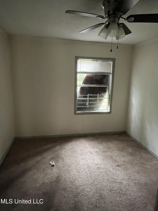 carpeted empty room featuring ceiling fan